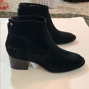New- UGG Suede black boots sz 6